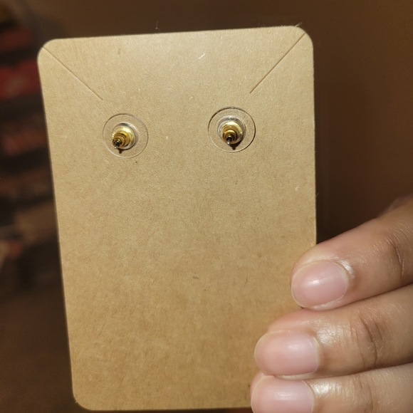 New without tags gold drop earrings - Picture 4 of 5